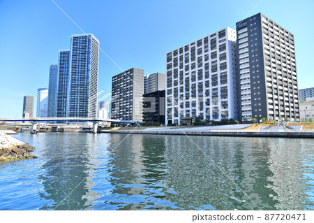 Toyomi Sports Park / Looking toward Asashio Kobashi from Asashio Canal (Chuo-ku, Tokyo) [2022.2] 87720471