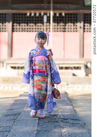 7-year-old Shichigosan 87720572