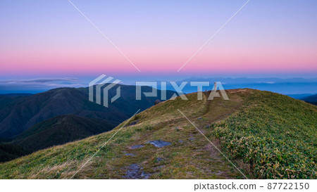 Shinshu Venus Line, the dawn of Mt. Miune 87722150