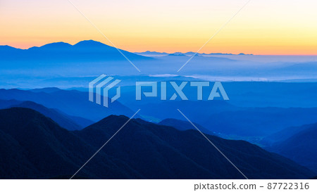 Shinshu Venus Line, the dawn of Mt. Miune 87722316