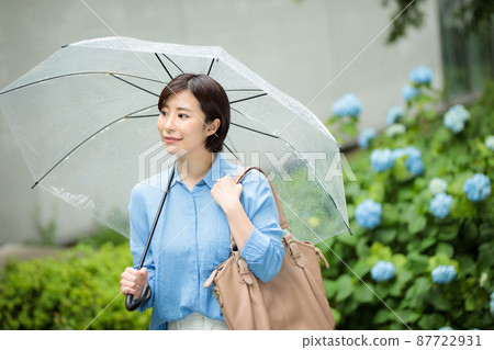 Female rainy season 87722931
