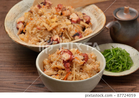 熟飯（章魚、章魚、章魚煮飯） 紫蘇絲，配章魚刺身。 87724059