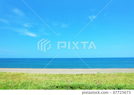 Hokkaido Summer blue sky and Sea of Okhotsk 87725673
