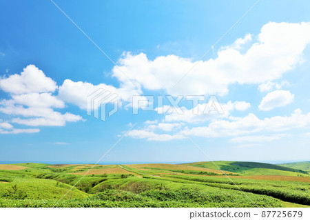 Hokkaido summer blue sky scenery from Soya Hills 87725679