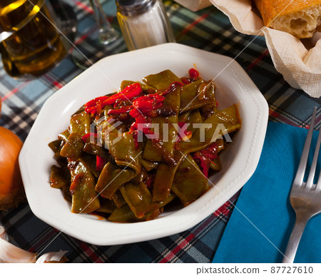 Stewed green beans with bell pepper 87727610