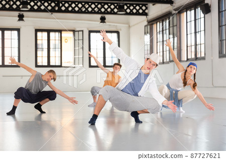 Teenage dancers training hip hop at studio Teenage dancers training hip hop at studio 87727621