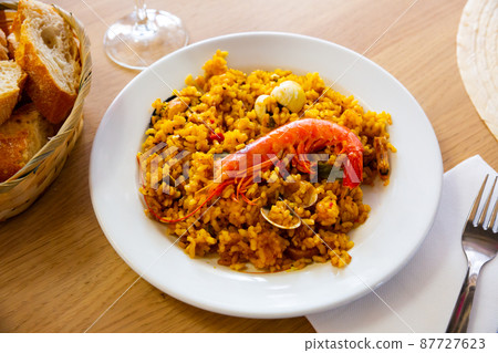 Spainsh dish seafood paella with rice, shrimps and mussels Spainsh dish seafood paella with rice, shrimps and mussels 87727623