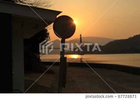 Oshiba Island at dusk 87728871