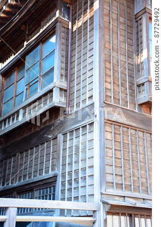 Tasteful Japanese wooden architecture 87729492