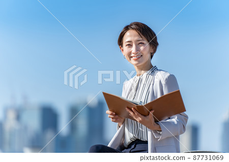 Blue sky business female middle Blue sky business female middle 87731069