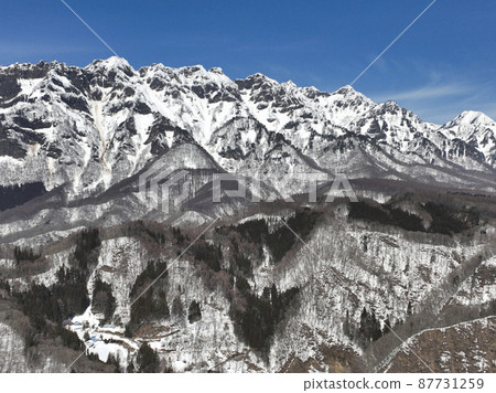 A magnificent view of the Togakushi Nishidake mountain range from the Daibo Pass in winter, Nagano City, Nagano Prefecture (aerial view by drone) A magnificent view of the Togakushi Nishidake mountain range from the Daibo Pass in winter, Nagano City, Nagano Prefecture (aerial view by drone) 87731259