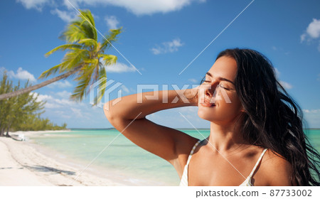 beautiful young woman in bikini swimsuit on beach 87733002