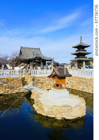 [Chugoku 33 Kannon Sacred Ground] No. 2 Main Hall, Mie Pagoda and Bentendo 3 of the winter sunny day of Yokeiji Temple 3 Setouchi City, Okayama Prefecture 87736736
