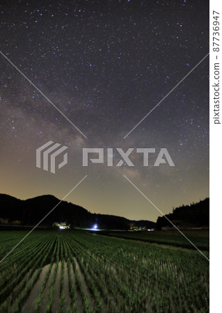 流經山村稻田的銀河 流經山村稻田的銀河 87736947