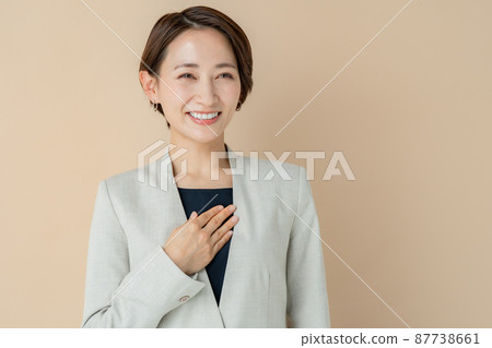 女性米色業務 87738661