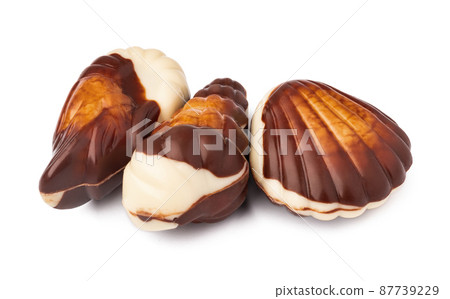 Chocolate sweets shaped as seashells isolated on white background 87739229