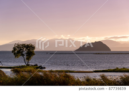 Lake Biwa and Chikubu Island in the evening seen from Hubei Mizudori Station, Nagahama City, Shiga Prefecture Lake Biwa and Chikubu Island in the evening seen from Hubei Mizudori Station, Nagahama City, Shiga Prefecture 87739839