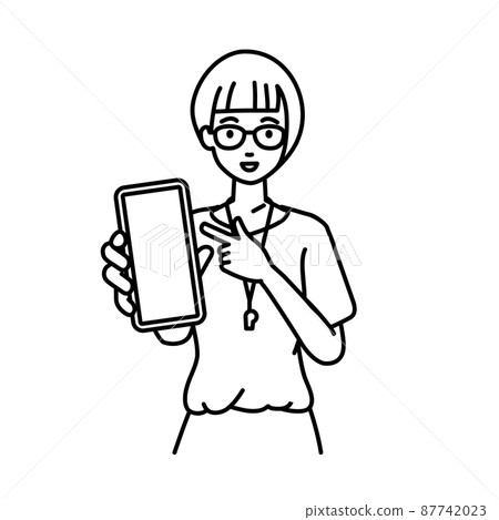 一位女教師站著指著她的智能手機 87742023