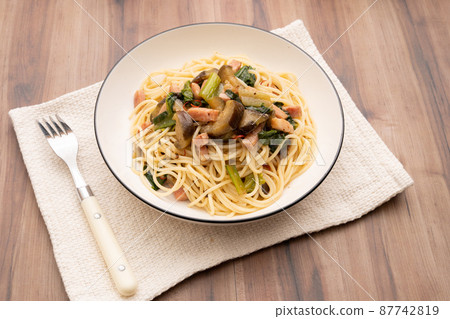 Eggplant, Japanese mustard spinach and bacon ingredients Lots of peperoncino 87742819