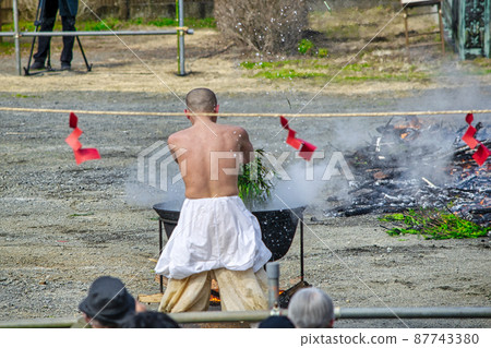 Tokyo Takaoyama Yakuouin Firewalking Festival 87743380