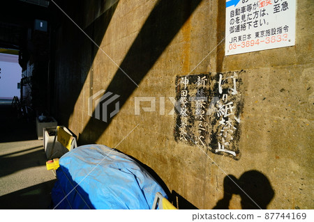 立交橋下的注意事項 87744169