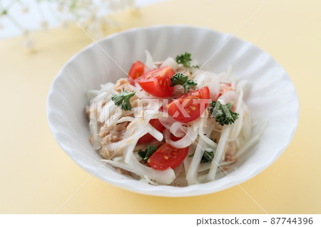 New onion salad 87744396