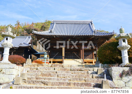 [瀨戶內33觀音聖地]岡山縣岡山市東區陽光明媚的冬日第10番明大寺院內 87747856