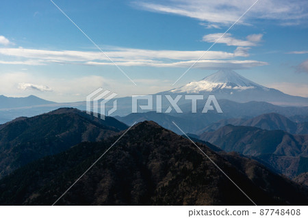 Mt. Fuji and the mountains of Tanzawa from Mt. Nabewari 87748408