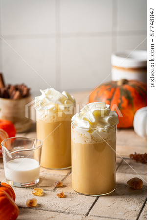 Autumn pumpkin spice latte Autumn pumpkin spice latte 87748842