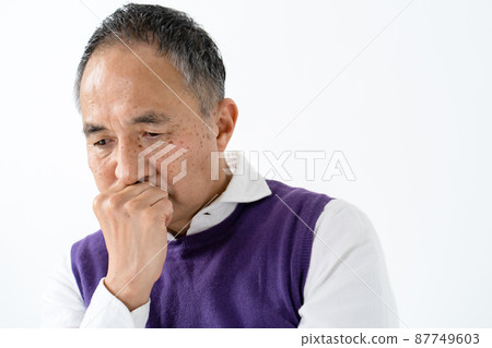 老人擔心的想法 老人擔心的想法 87749603