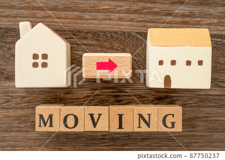Moving concept (miniature house and MOVING characters) 87750237