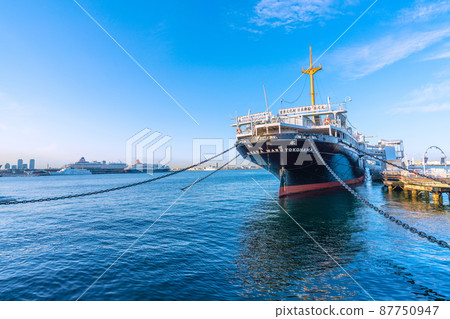 Hikawa Maru 在山下公園,橫濱城市景觀,日本。 Asuka II,Nippon Maru,Royal Wing等在Osanbashi排隊 Hikawa Maru 在山下公園,橫濱城市景觀,日本。 Asuka II,Nippon Maru,Royal Wing等在Osanbashi排隊 87750947