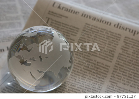 Glass globe and English newspaper (Ukraine situation) Glass globe and English newspaper (Ukraine situation) 87751127