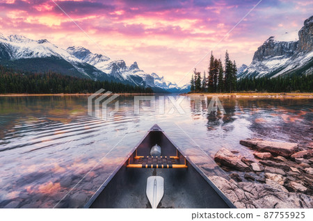 Beautiful view of Spirit island with canoe and dramatic sky on autumn season in the sunset at Jasper national park Beautiful view of Spirit island with canoe and dramatic sky on autumn season in the sunset at Jasper national park 87755925