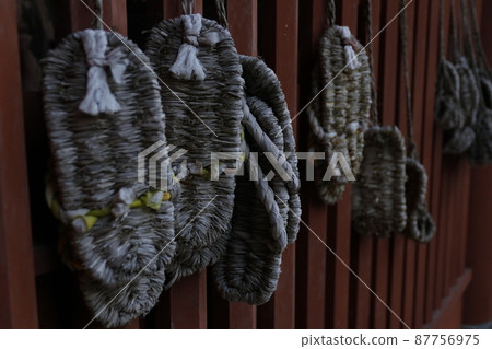 Dedicated straw sandals 87756975