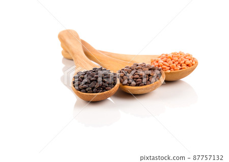 lentils in spoon isolated 87757132