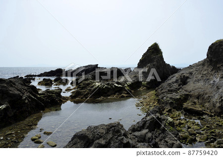 Rocky shore Seaside sculpture with tide 87759420