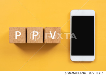 PPV 的圖像 | 上面寫有“PPV”的積木和智能手機 87760314