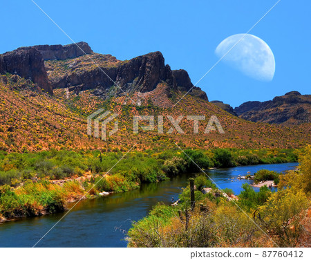 Salt River Moon 87760412