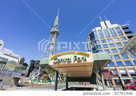 名古屋市中區榮中央公園名古屋市營地鐵榮站入口和中部電力MIRAI TOWER 87761486