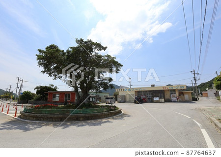 Okinawa Iheya Island scenery (Tana village) 87764637