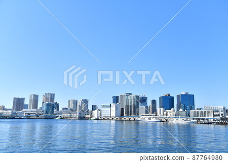 Overlooking the Hinode Pier (Minato-ku, Tokyo) [2022.2] 87764980