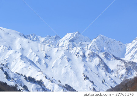 Ushirotateyama mountain range in the Northern Alps 87765176