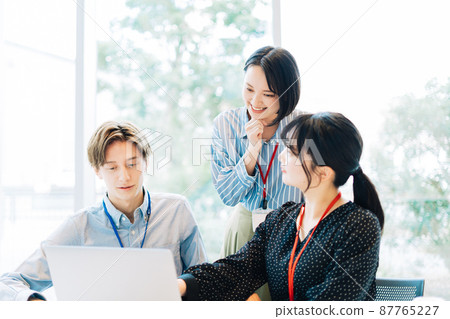 男女團經營場景 87765227