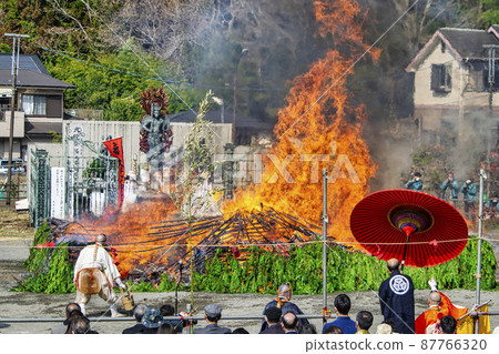 Tokyo Takaoyama Yakuouin Firewalking Festival 87766320