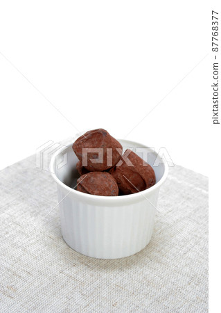 Chocolate truffles Chocolate truffles 87768377