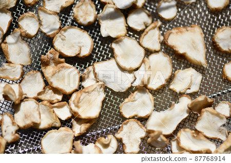 曬乾切片的洋薊 87768914