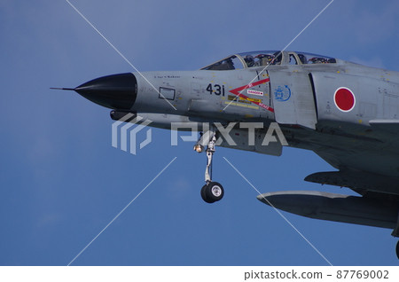 Air Self-Defense Force F-4 Phantom II to land 87769002