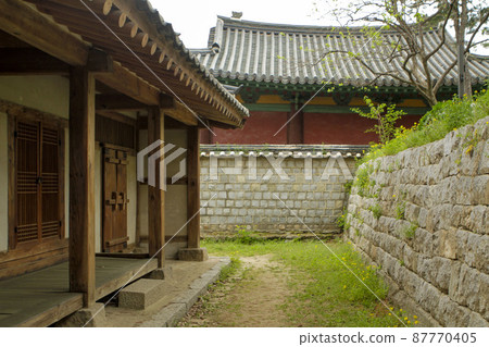 Traditional houses at Sungkyunkwan Yurim Hall 87770405