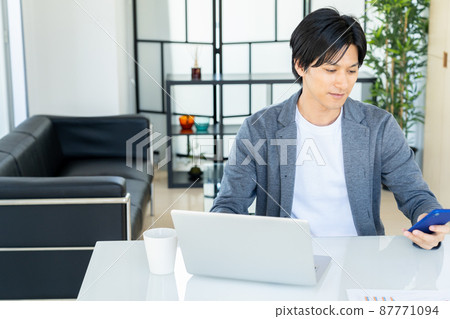Telework Male PC Lifestyle Casual 87771094